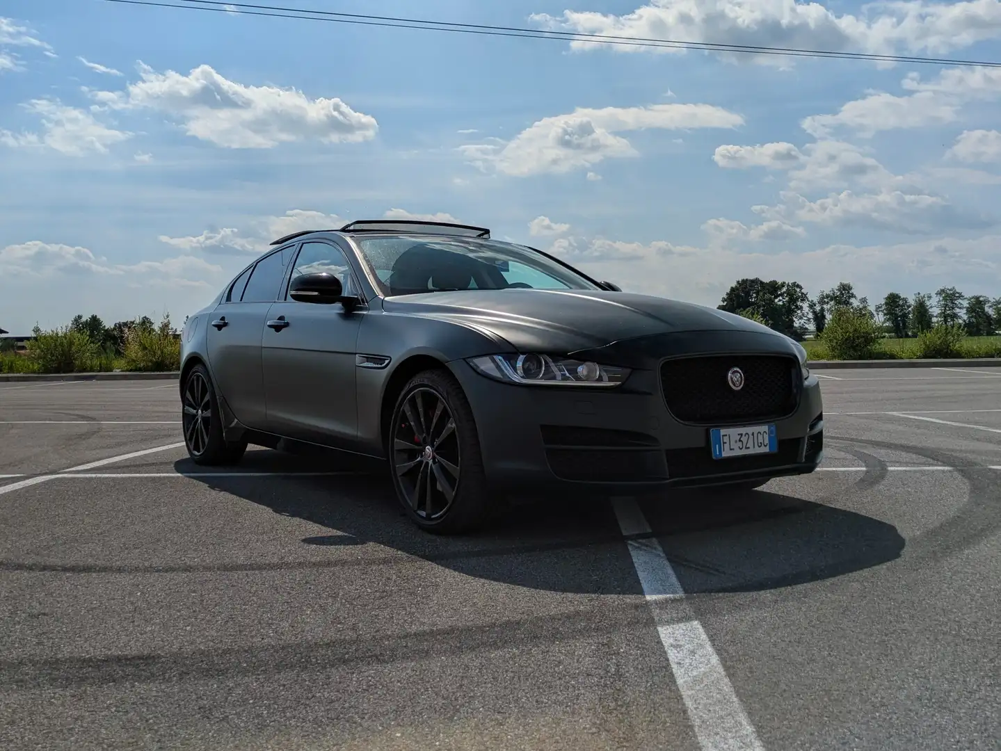 Jaguar XE UNICA Verde - 2