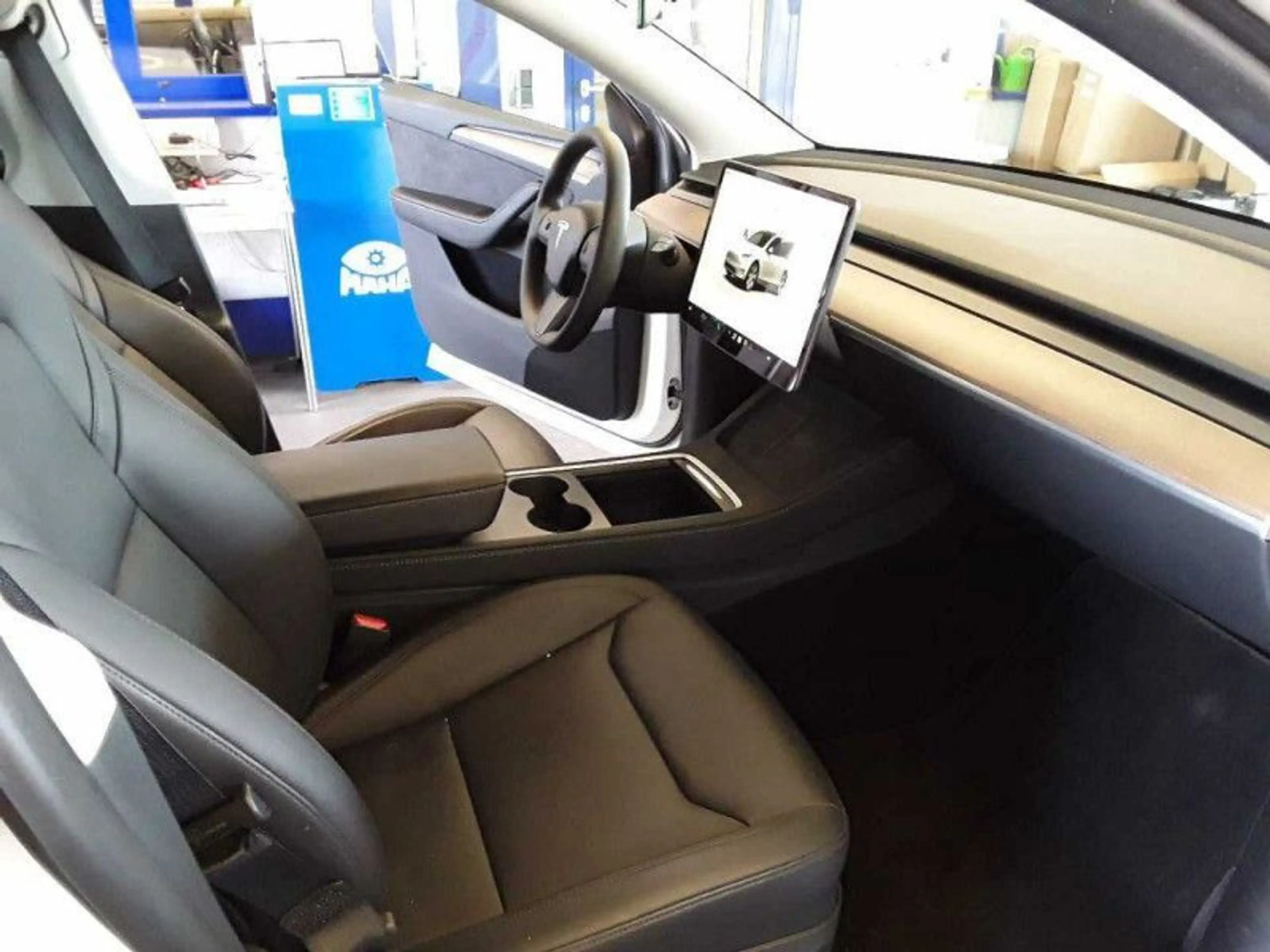 Tesla Model Y LongMax Range Dual AWD A.Pilot — photo 4