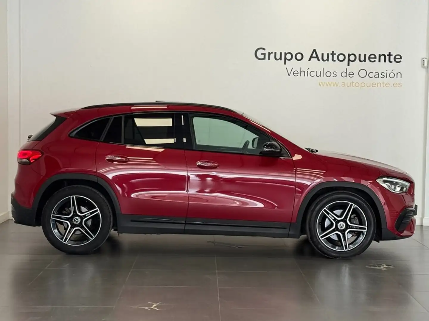 Mercedes-Benz GLA 45 AMG Rojo - 2