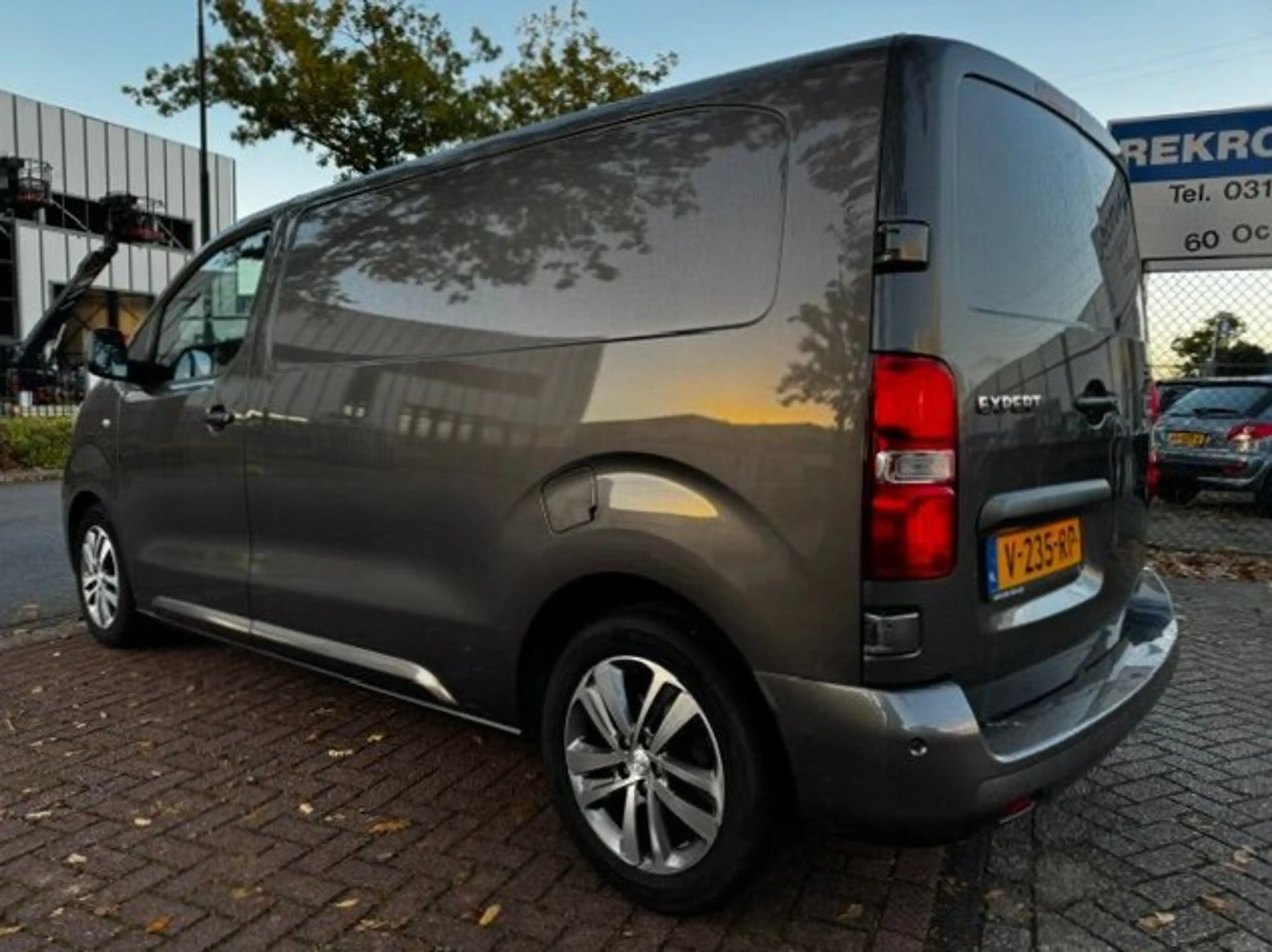 Peugeot Expert 2.0 BlueHDI 180pk L2 Premium Pack Automaat Euro6 A — photo 2