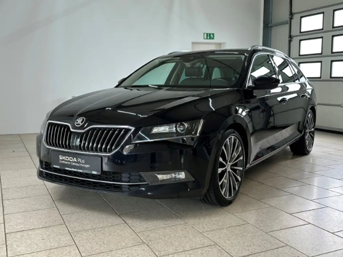 Skoda Superb Combi L&K 2.0 TDI DSG Pano Leder Navi Schwarz - 2