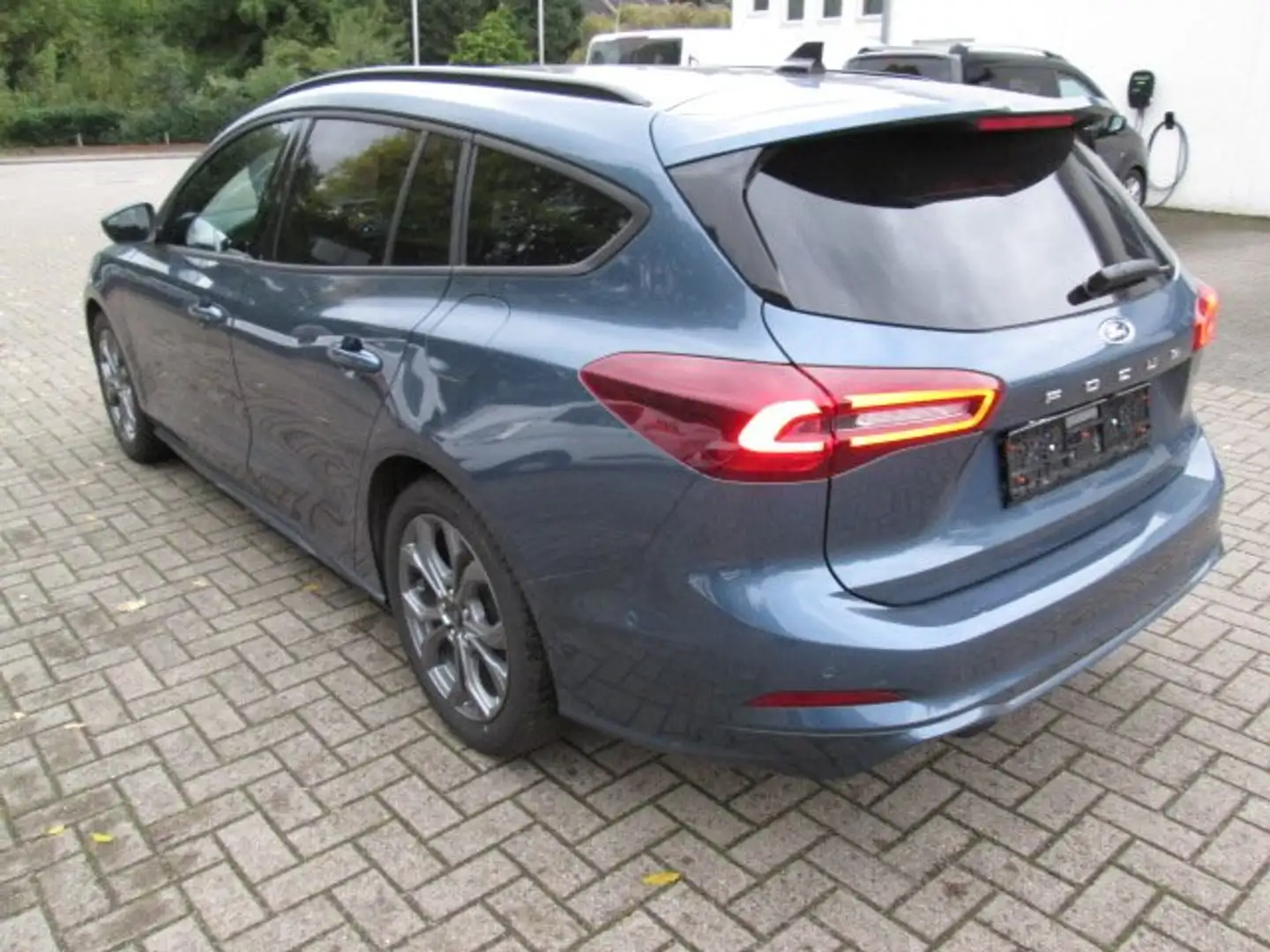 Ford Focus Turnier 1.0 EcoBoost Hybrid ST-LINE X Blau - 2