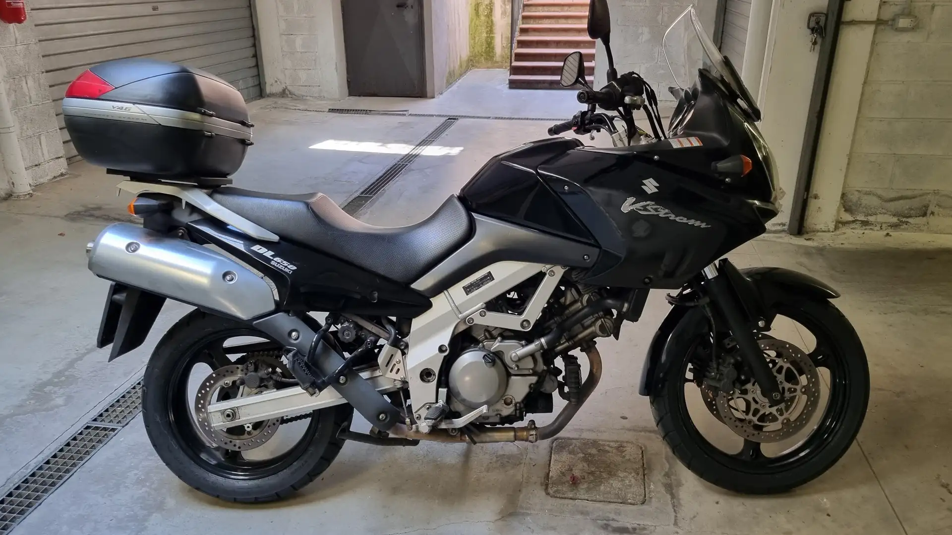 Suzuki V-Strom 650 Nero - 2