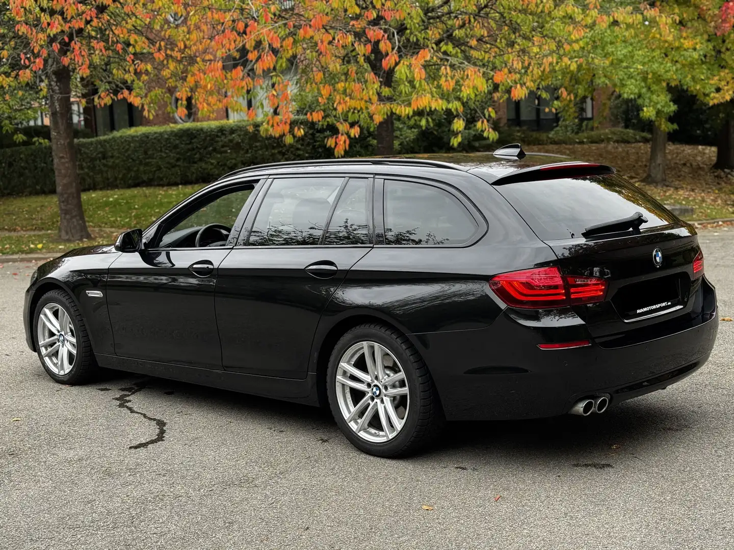 BMW 520 Touring 520 dA EURO 6B CUIR NAVI PRO JA18 ATT REM Zwart - 2