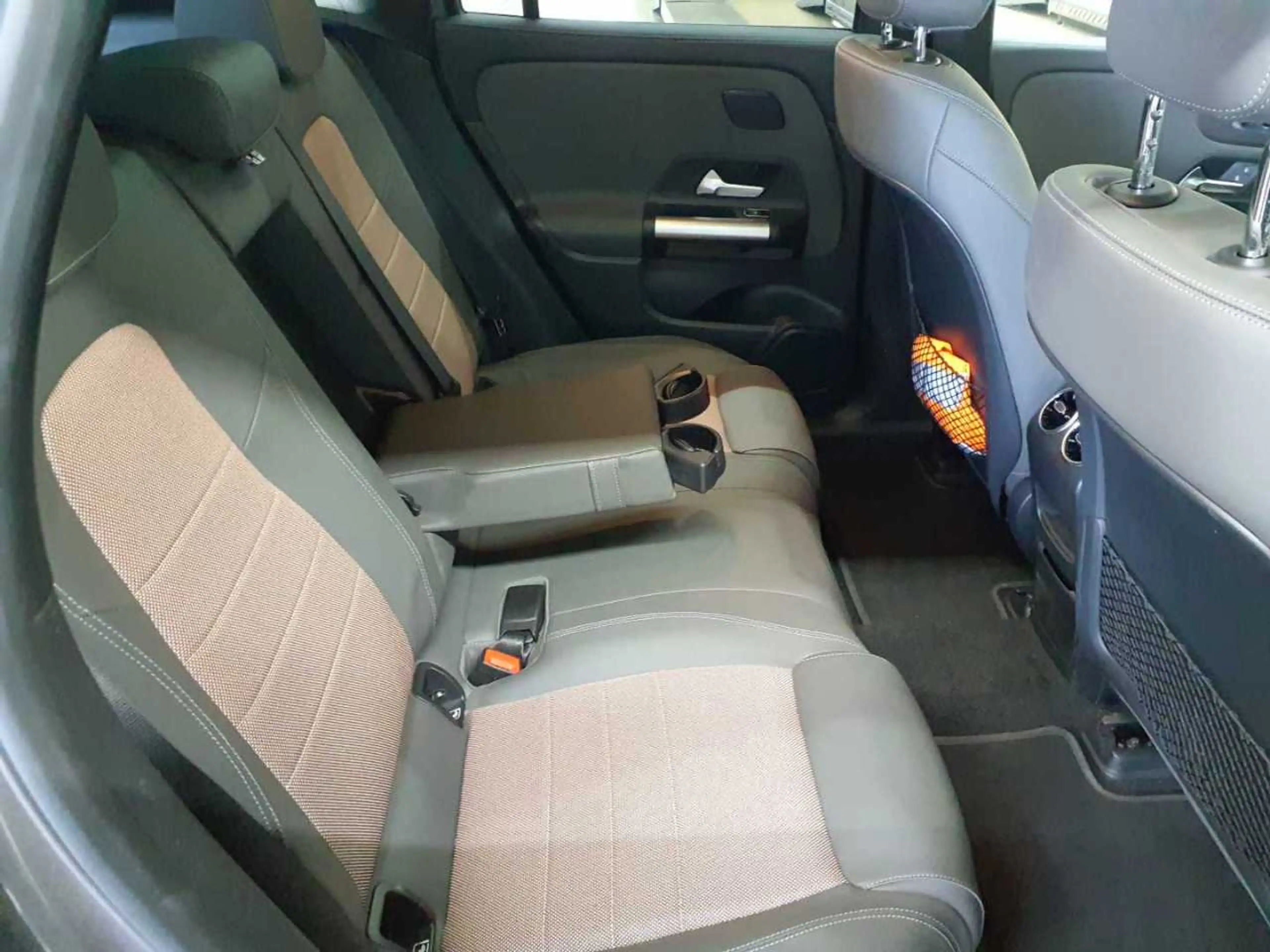 Mercedes-Benz EQA 250 EQA250 ElectricArt AHK Adv.+ Assi+ Pano — photo 13