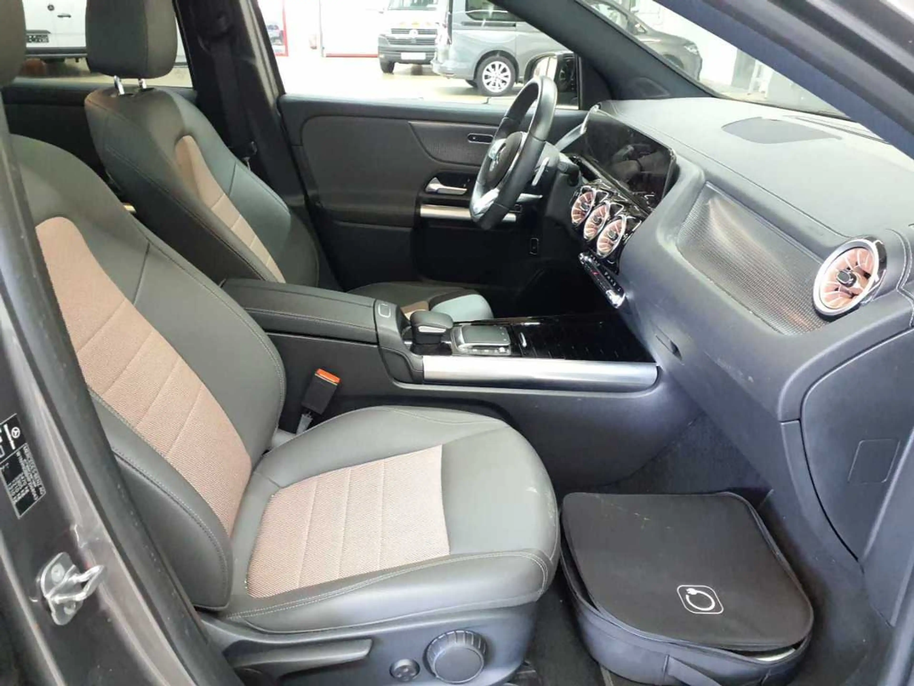 Mercedes-Benz EQA 250 EQA250 ElectricArt AHK Adv.+ Assi+ Pano — photo 7