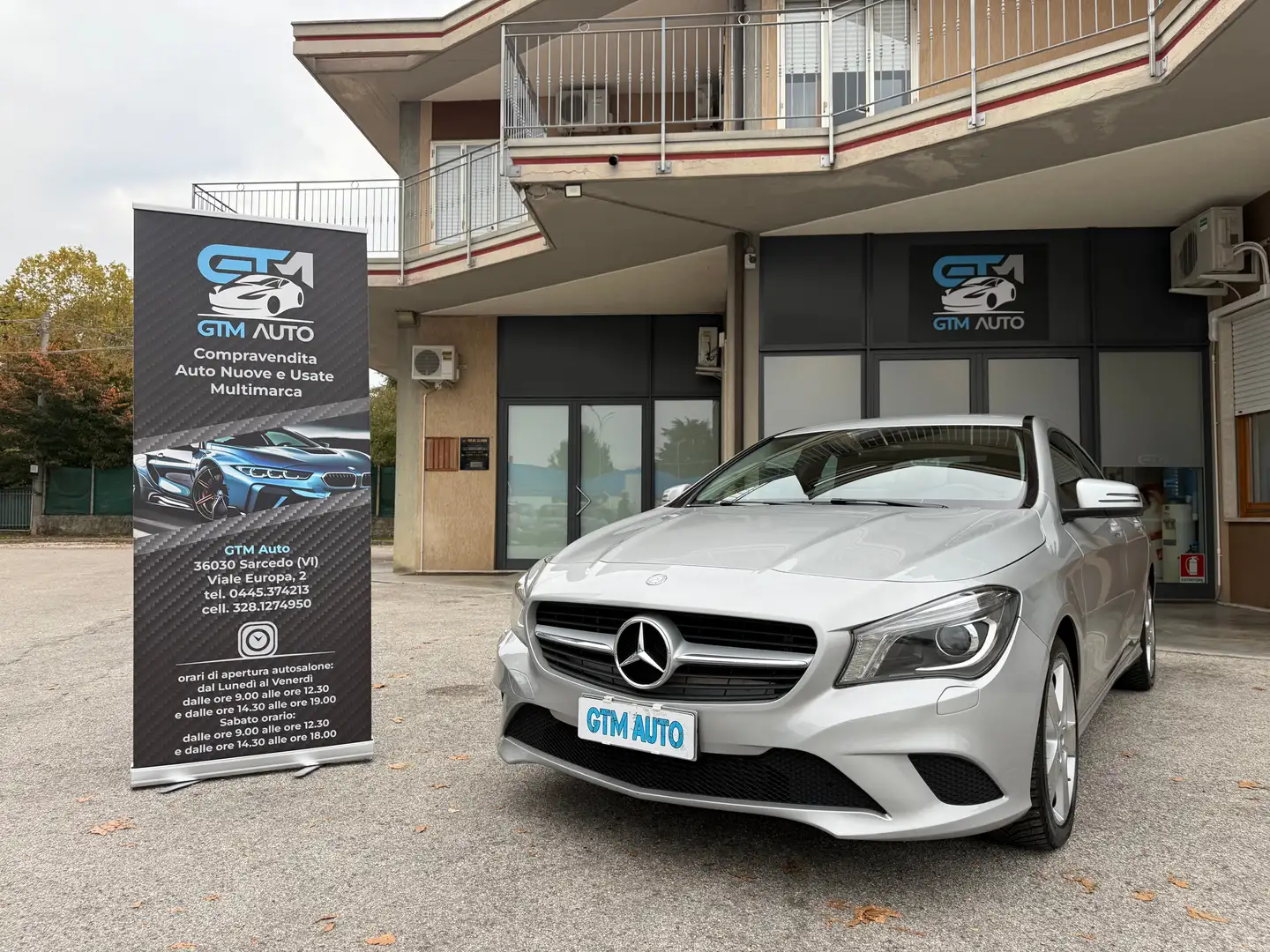 Mercedes-Benz CLA 200 Premium Gris - 1