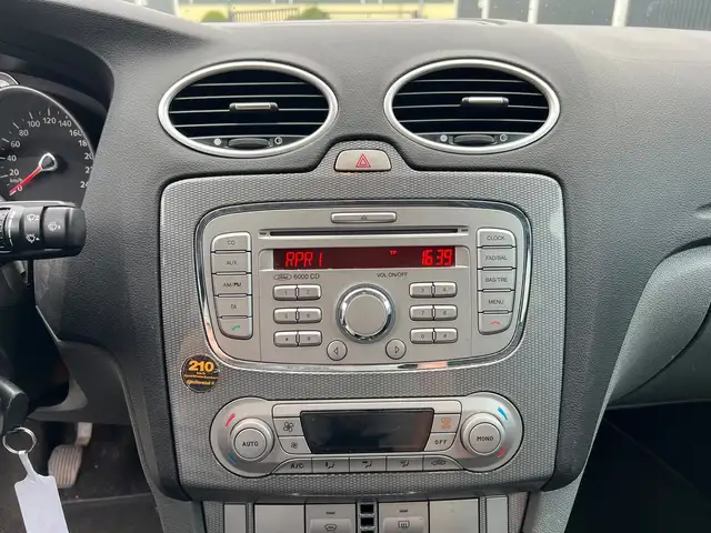 Ford Focus view 15