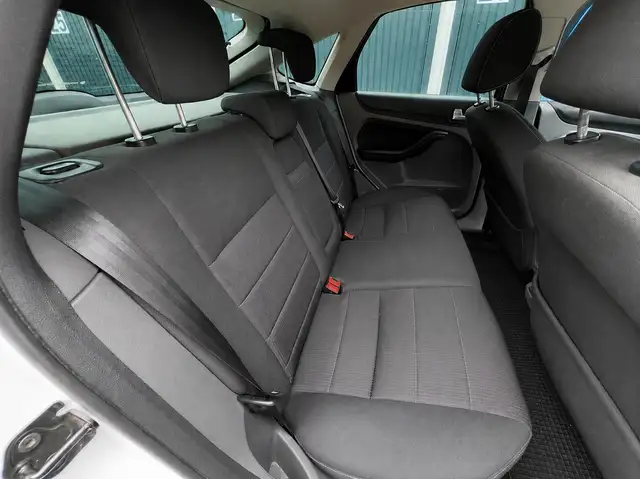 Ford Focus view 9
