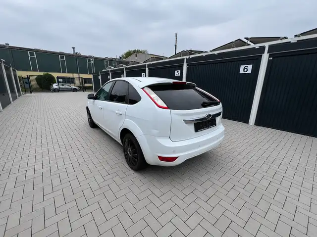Ford Focus view 5