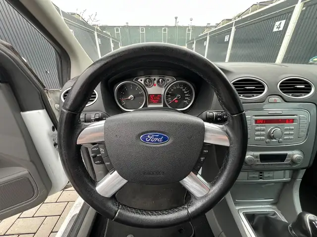 Ford Focus view 12