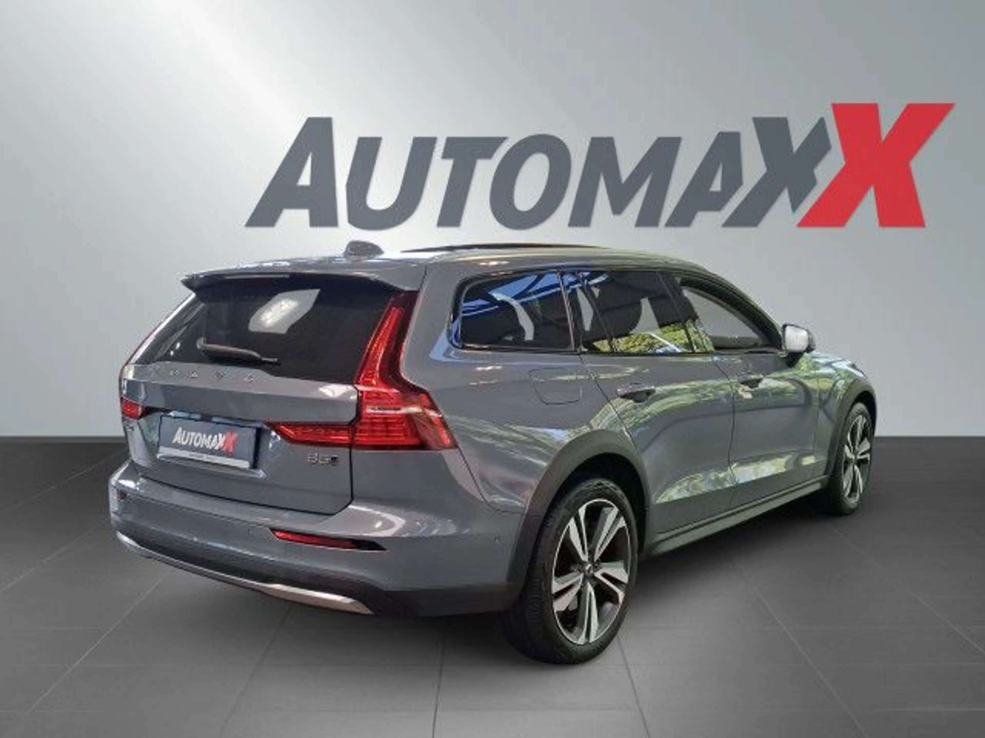 Volvo V60 Cross Country B5 B AWD Plus Bluetooth Navi LED — photo 2