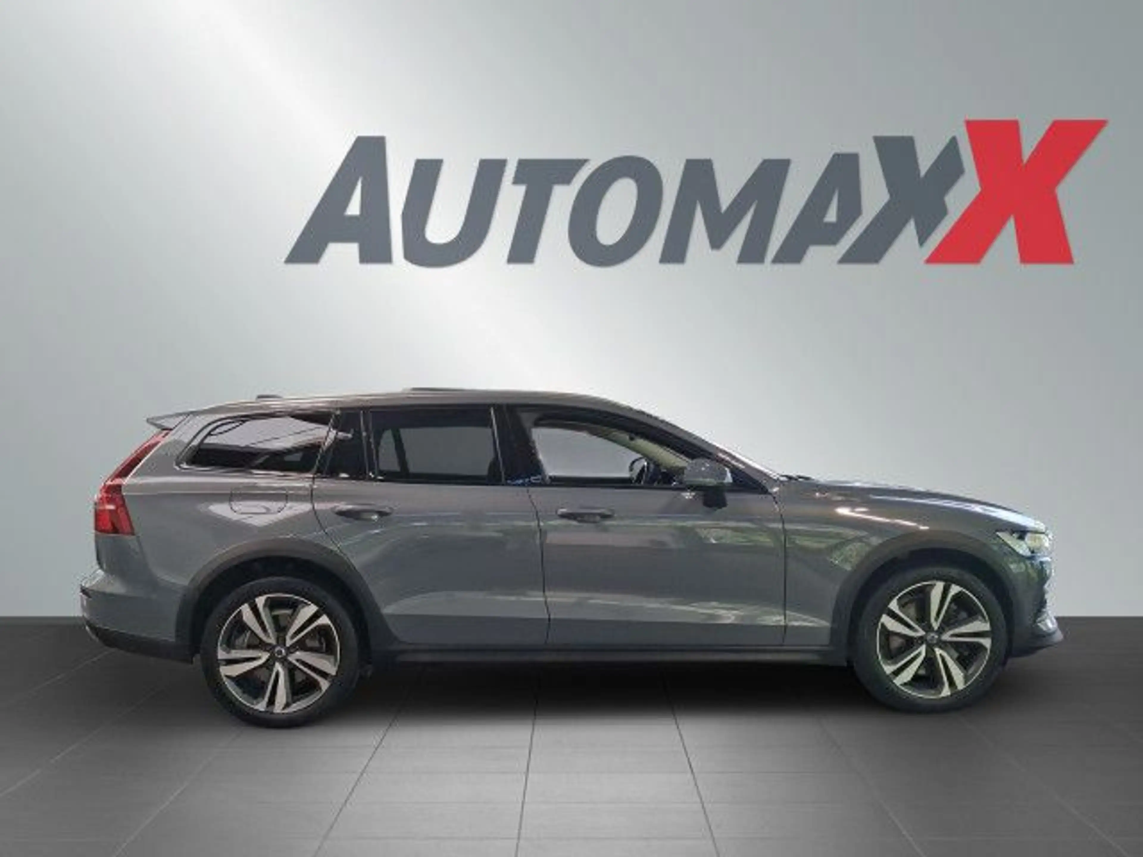 Volvo V60 Cross Country B5 B AWD Plus Bluetooth Navi LED — photo 5