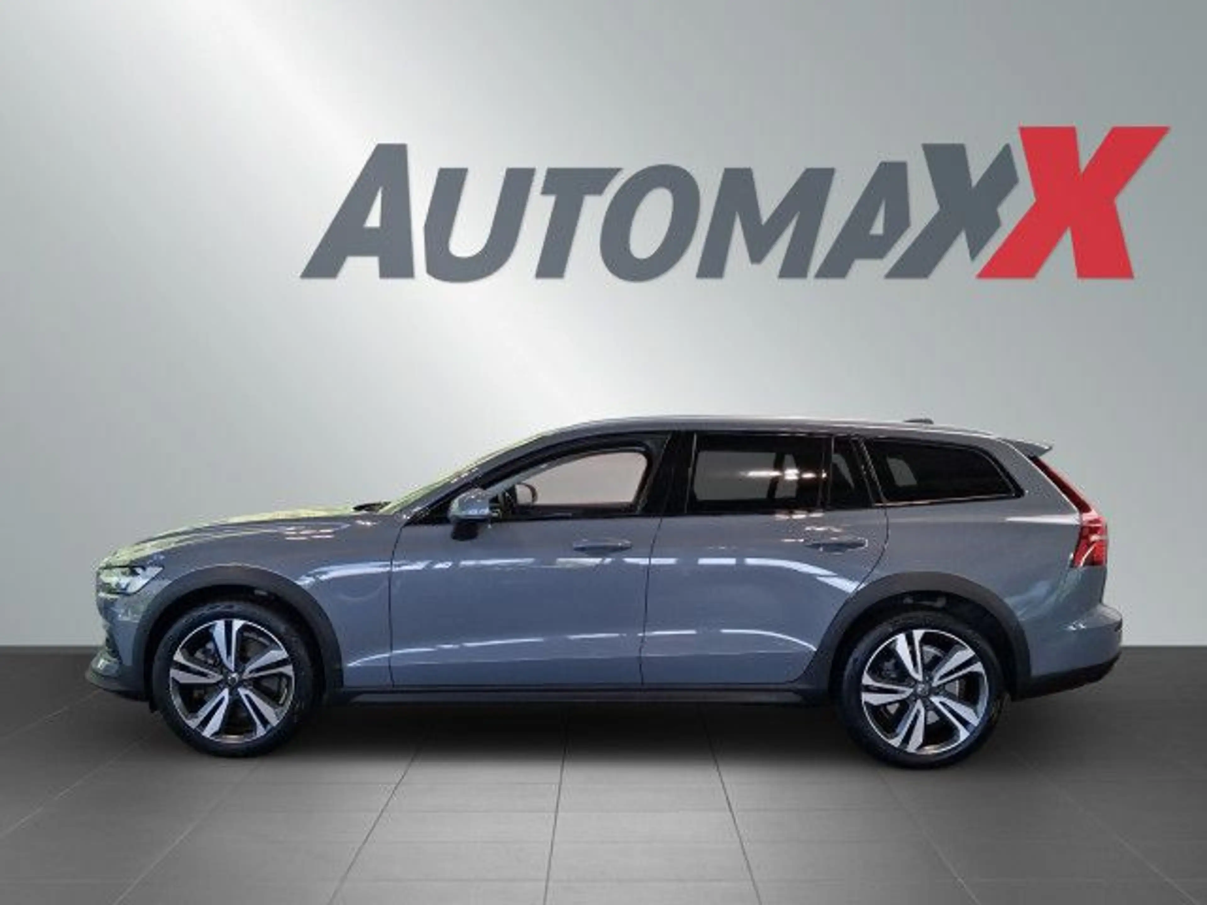 Volvo V60 Cross Country B5 B AWD Plus Bluetooth Navi LED — photo 4