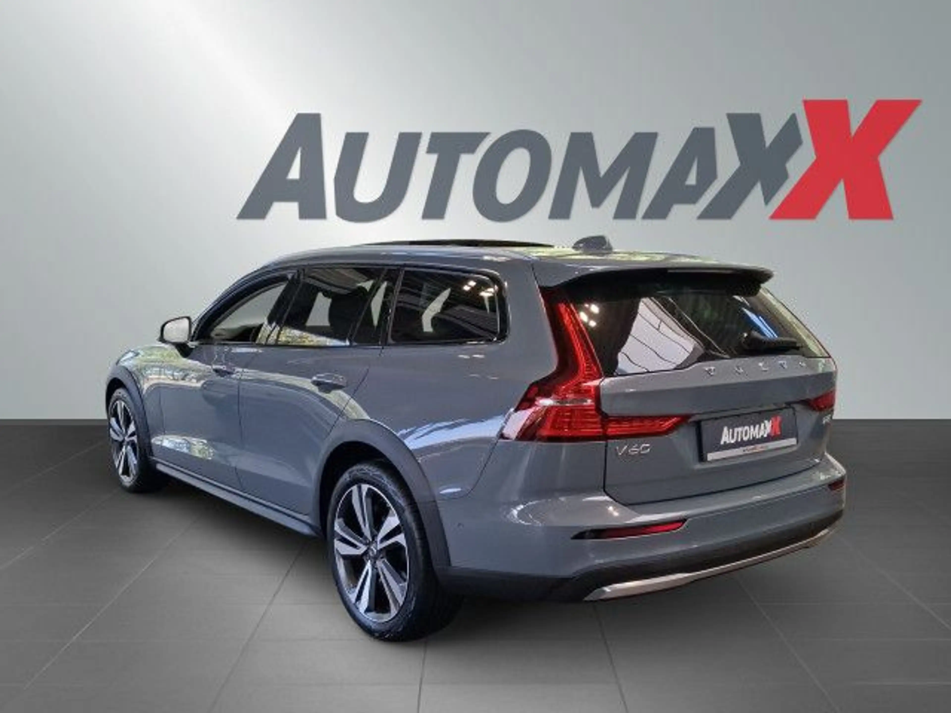 Volvo V60 Cross Country B5 B AWD Plus Bluetooth Navi LED — photo 3
