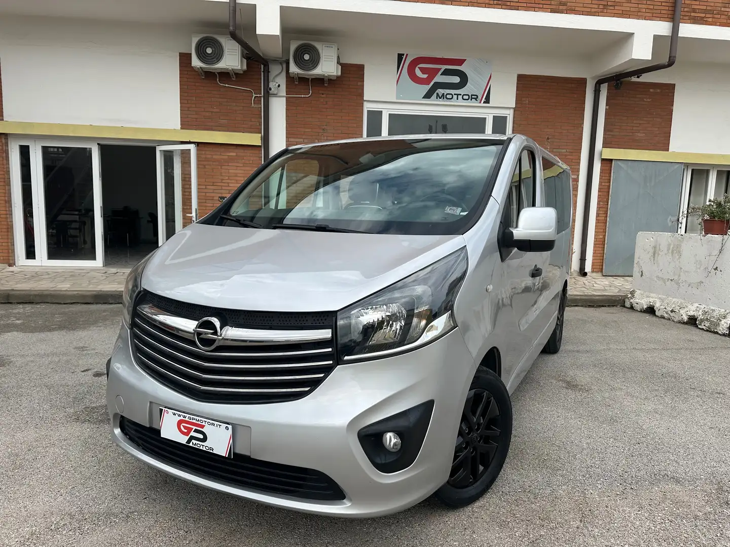 Opel Vivaro 1.6*120CV*BITURBO*9 POSTI*NAVI*MANUALE* Grigio - 1
