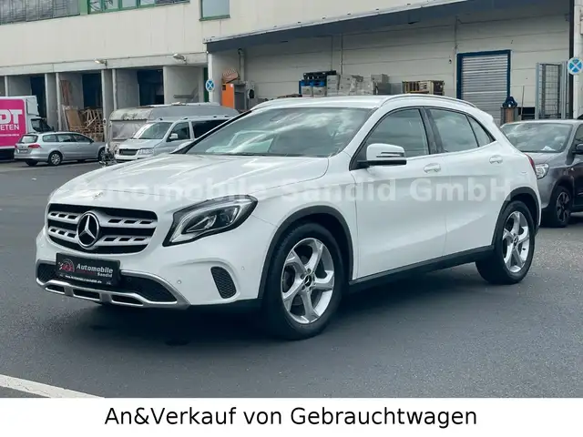 Mercedes-Benz GLA 180 *Navi*Kamera*Tempo*LED*SHZ*Klima*AUTOMAT*