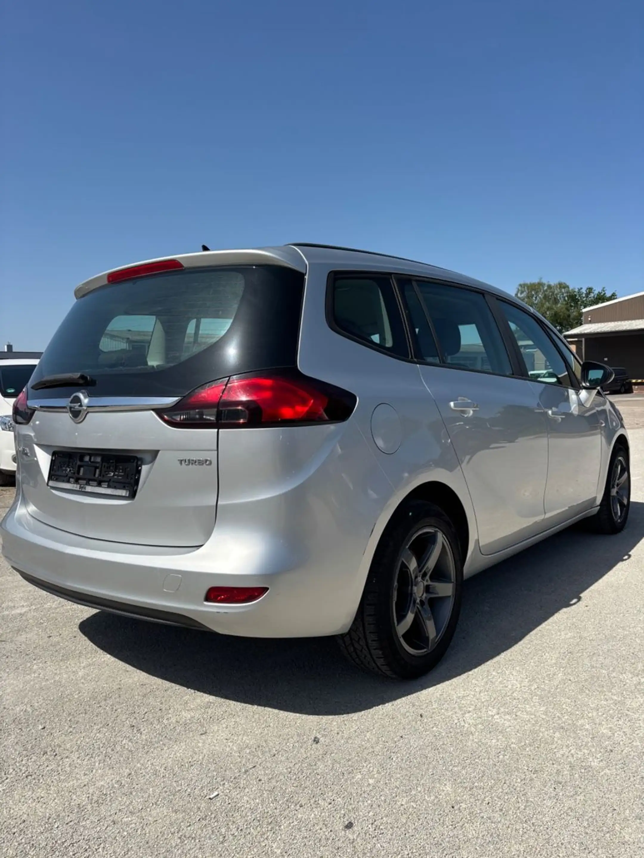 Opel Zafira C Tourer Edition — photo 8