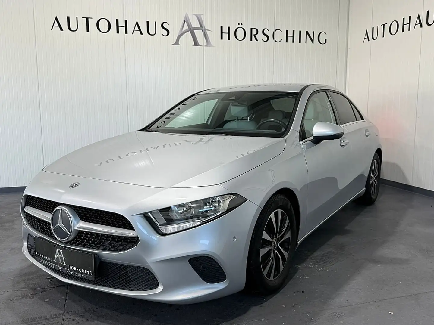 Mercedes-Benz A 180 d Limousine Aut. Silber - 2