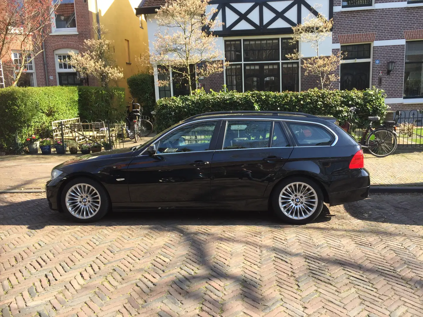 BMW 335 335i High Executive Zwart - 1