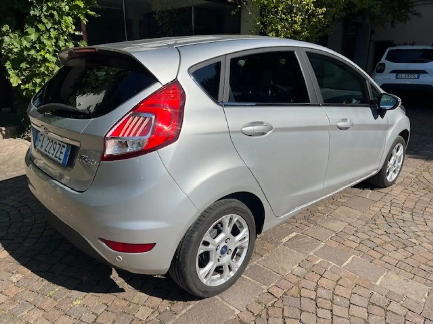 Ford Fiesta 1.0 80CV 5 porte Titanium Argento - 2