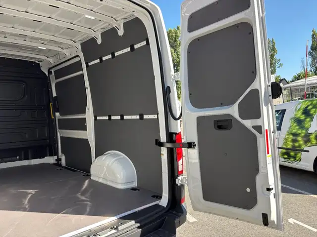 Volkswagen Crafter view 18