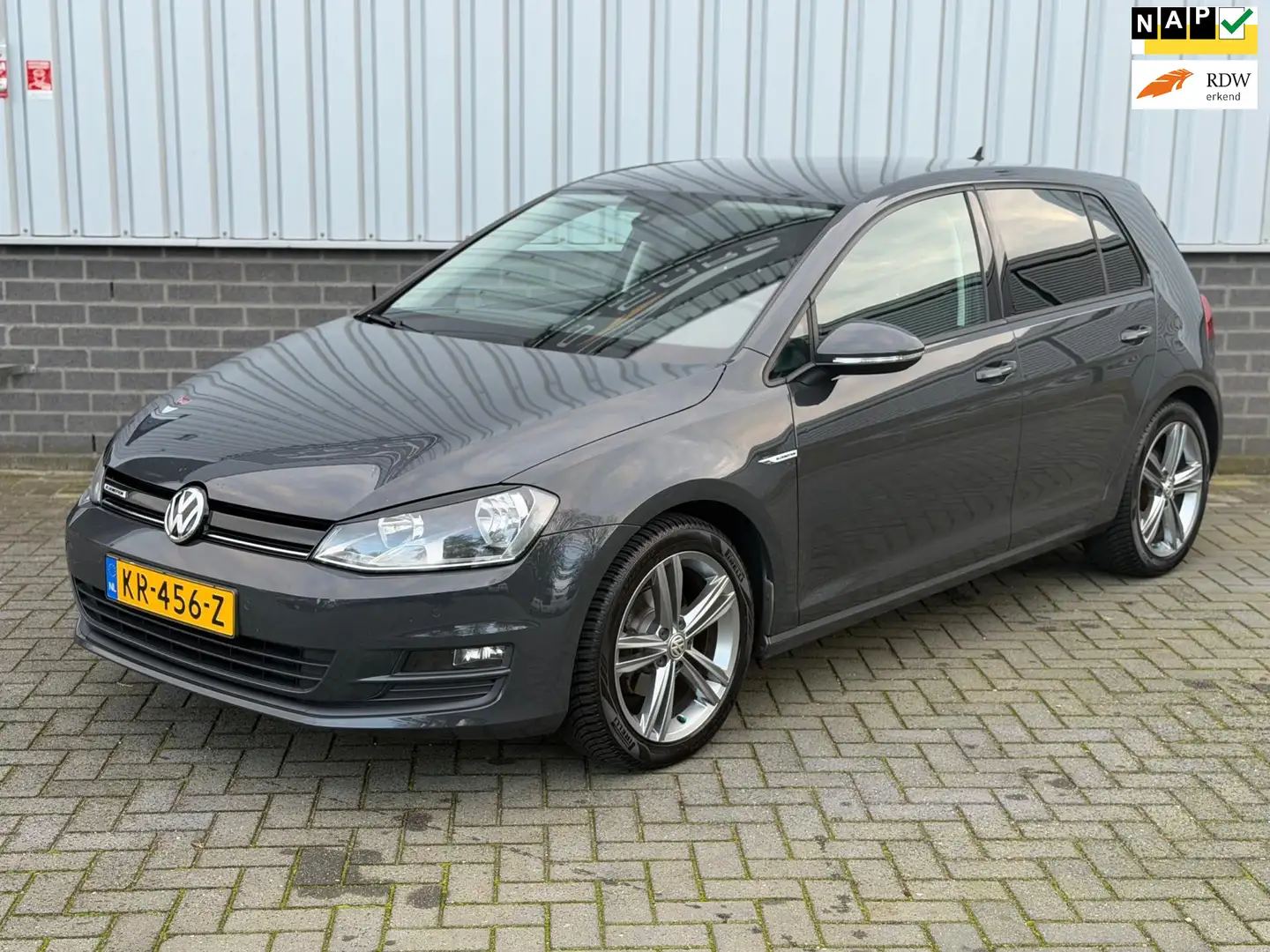 Volkswagen Golf 1.0 TSI Comfortline |Navi|CruiseCtrl|PDC|Airco|17 Grijs - 1