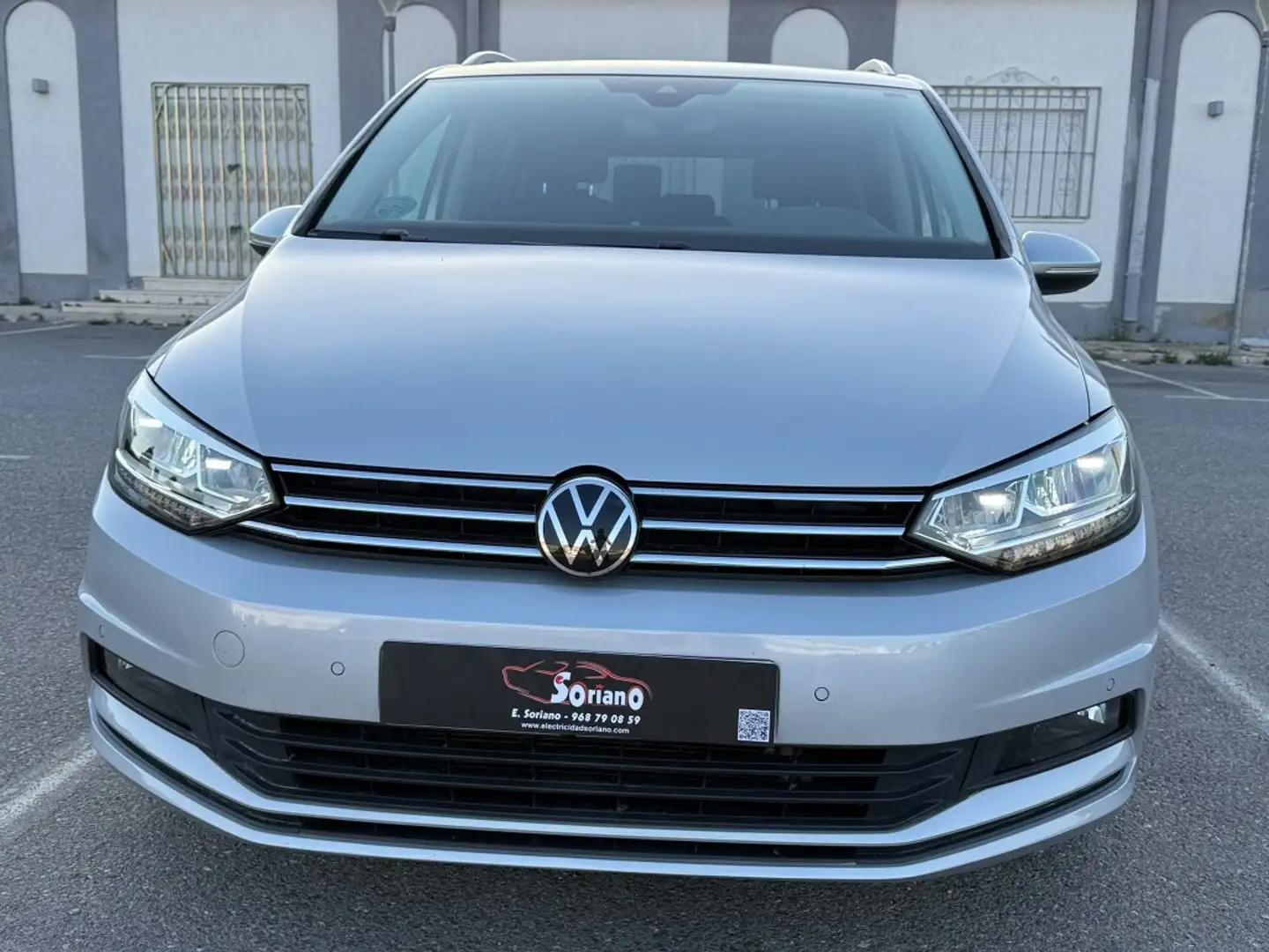 Volkswagen Touran 1.5 TSI EVO Advance DSG7 110kW Plateado - 1