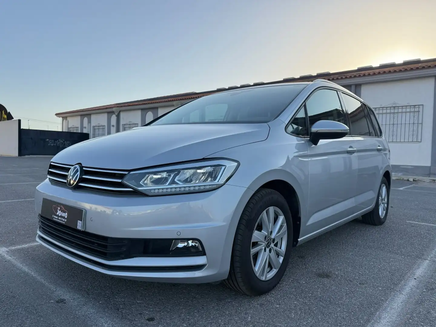 Volkswagen Touran 1.5 TSI EVO Advance DSG7 110kW Plateado - 2