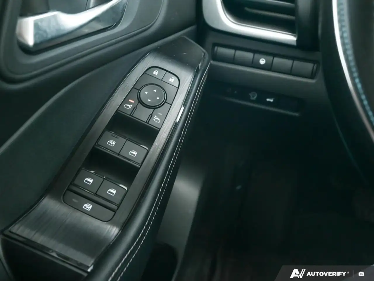 Nissan Rogue fotografie Nissan Rogue