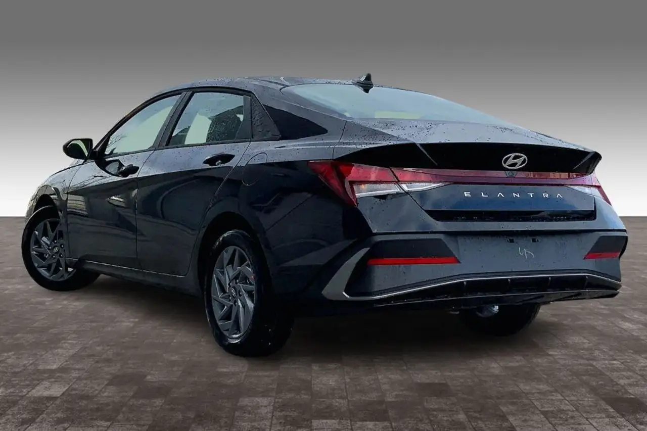 Hyundai ELANTRA снимка Hyundai ELANTRA