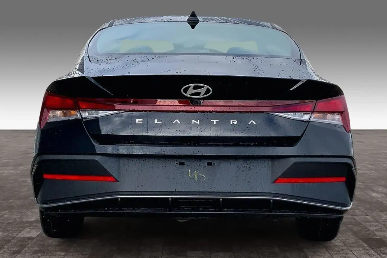Hyundai ELANTRA снимка Hyundai ELANTRA