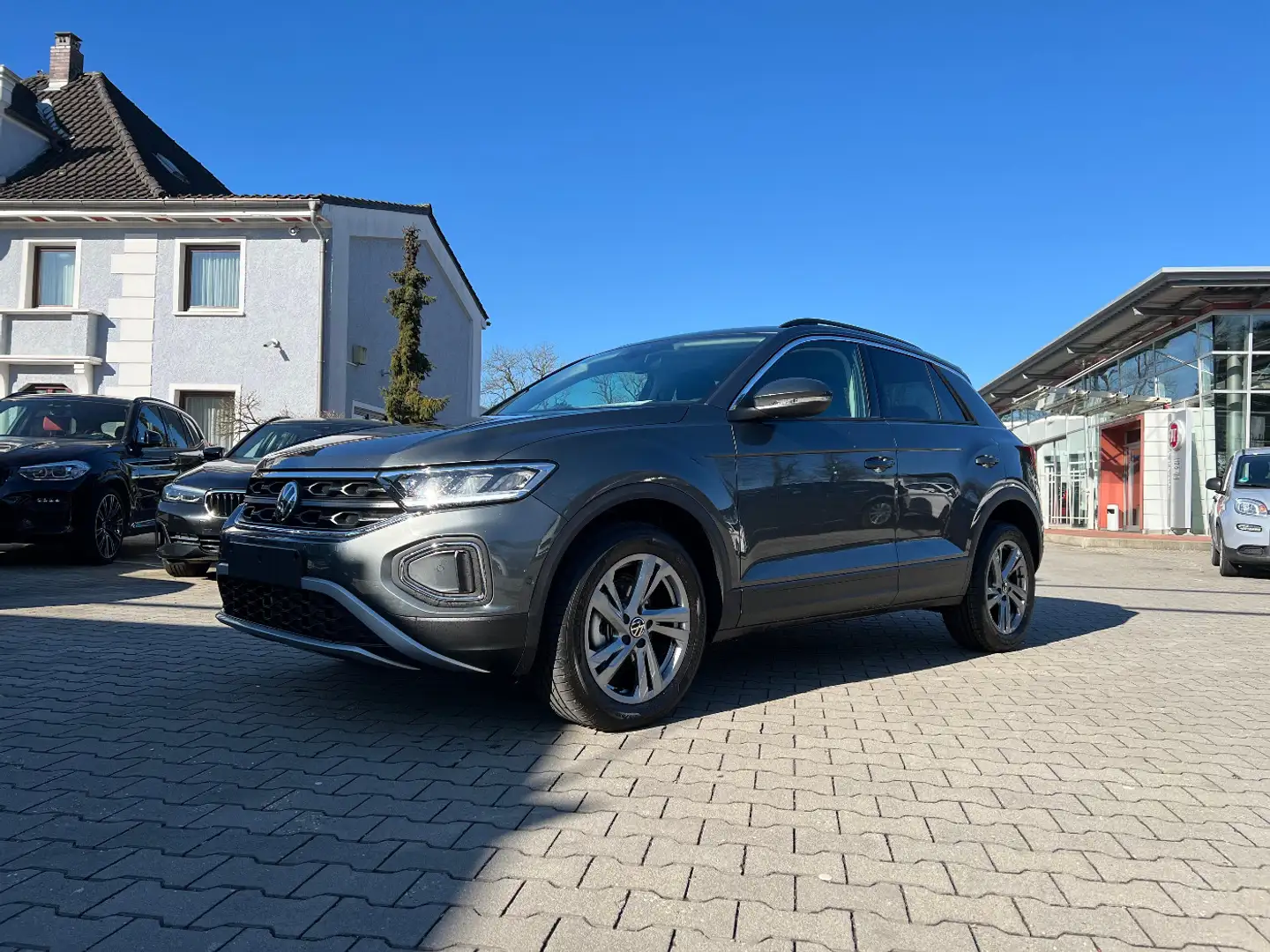 Volkswagen T-Roc 1.5 TSI DSG Life LED ParkAssist Sitzh. DAB Grau - 1