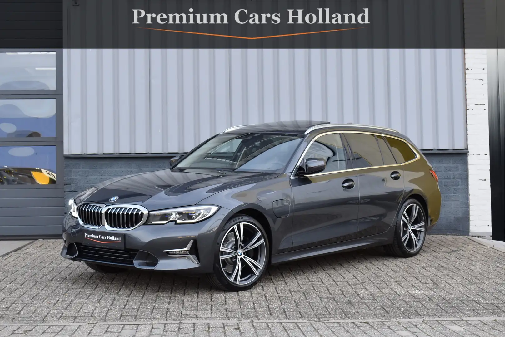 BMW 330 3-serie Touring 330e xDrive 292 Pk Pano Navi Keyle Grijs - 1