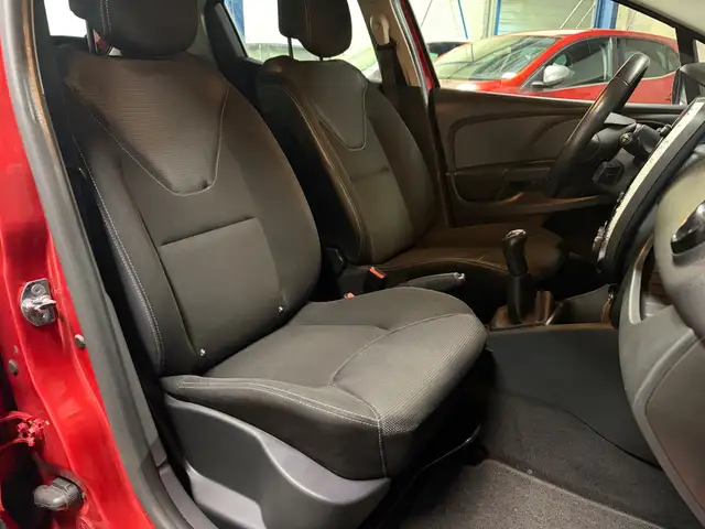 Renault Clio view 6