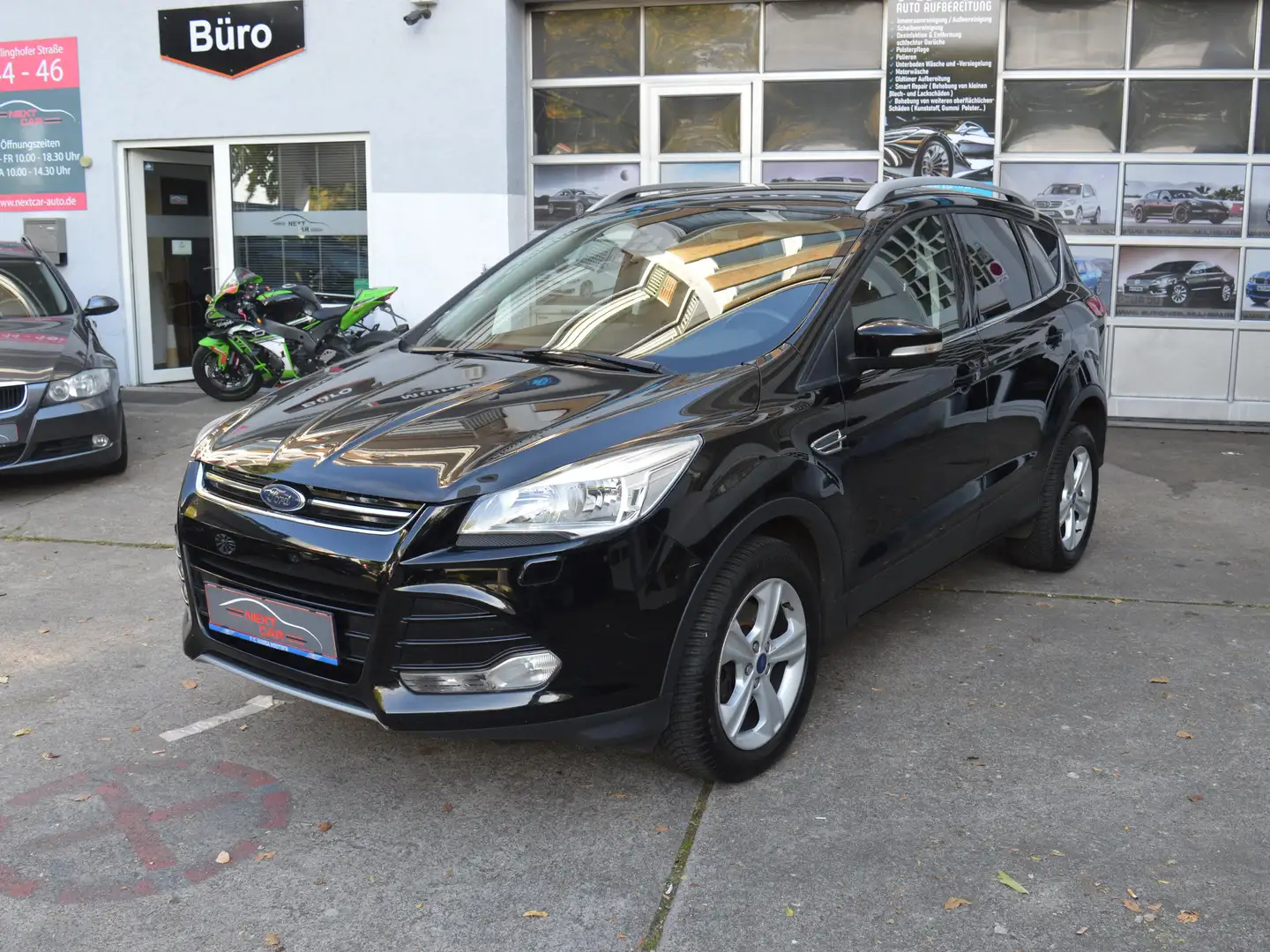 Ford Kuga Titanium*Teilleder*AHK*Sitzheizung* Schwarz - 1