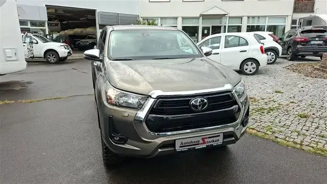 Toyota Hilux DC Mild Hybrid Comfort Wohnkabinenfertig