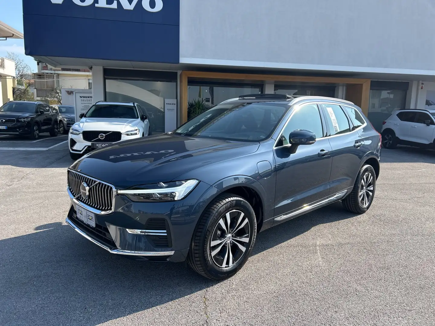 Volvo XC60 T6 Plug-in hybrid AWD automatico Essential Blu/Azzurro - 1