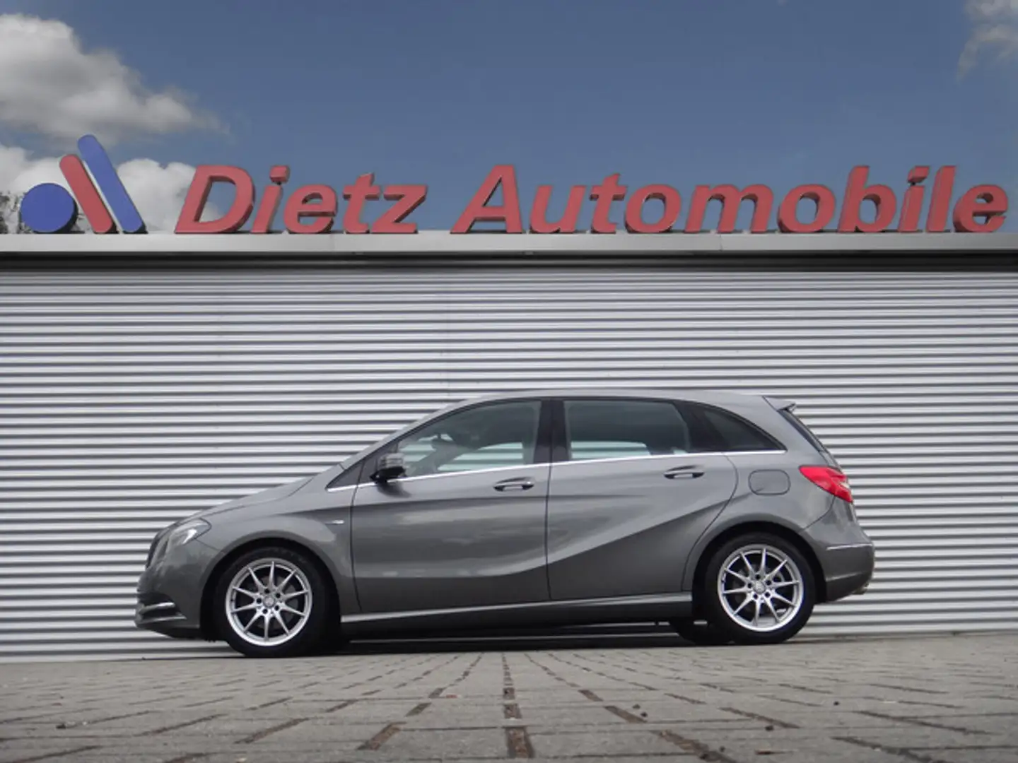 Mercedes-Benz B 180 + + + Gerne Finanzierung + + + Grau - 1