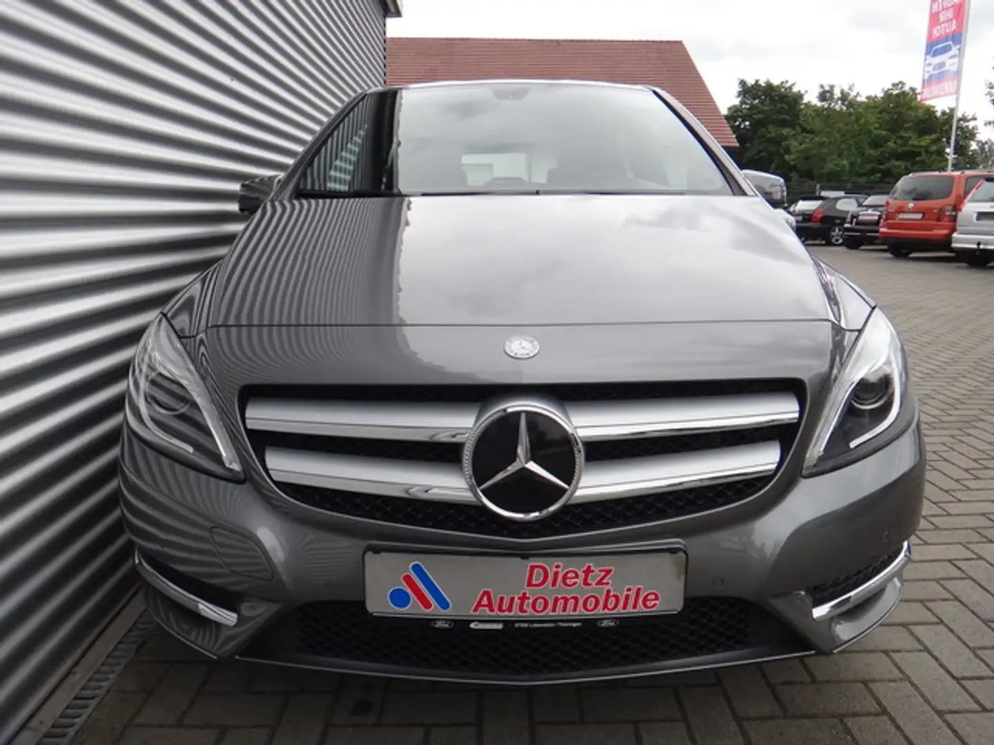 Mercedes-Benz B 180 + + + Gerne Finanzierung + + + Grau - 2