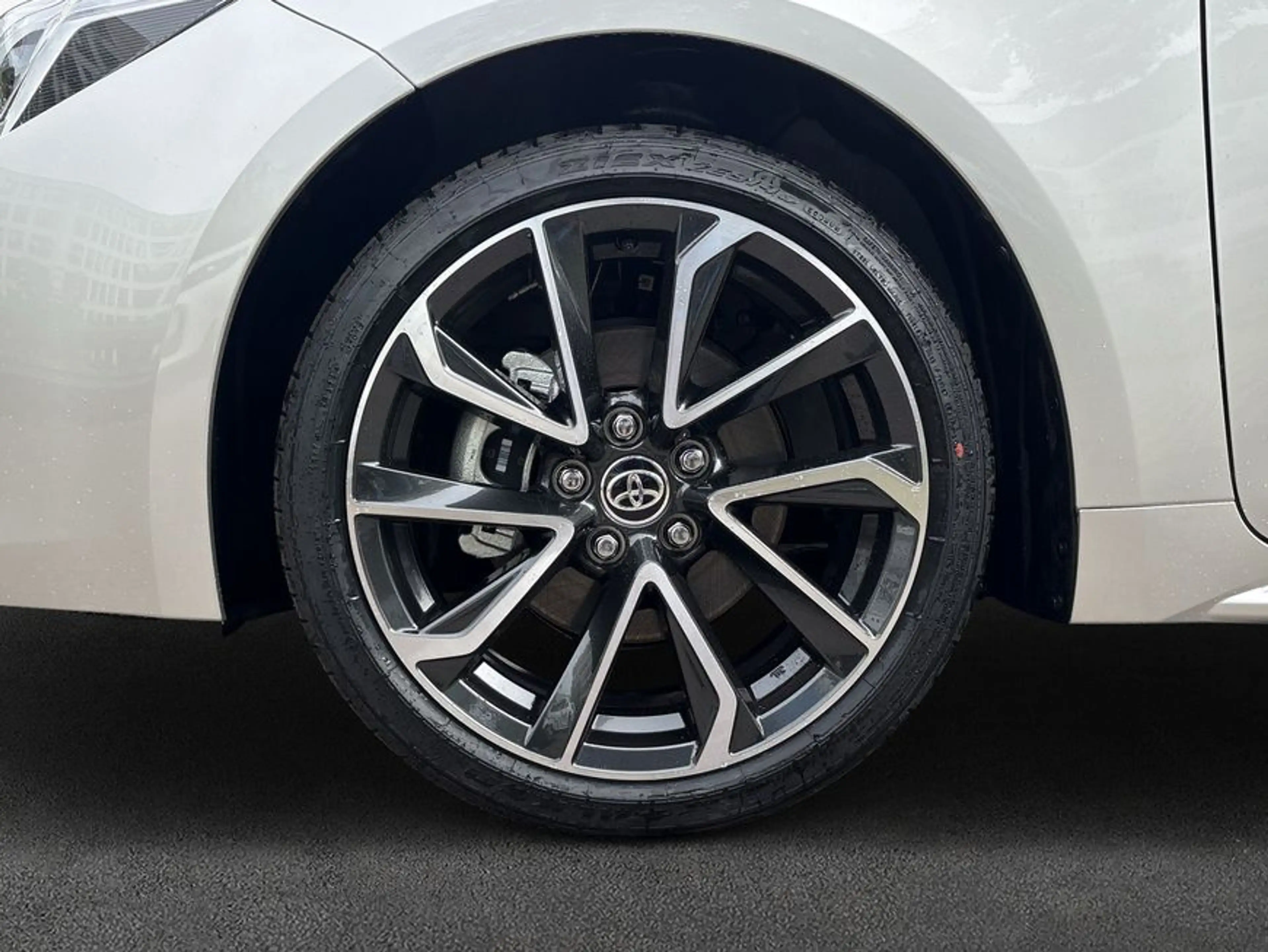 Toyota Corolla 2.0 Hybrid Touring Sports Lounge — photo 7