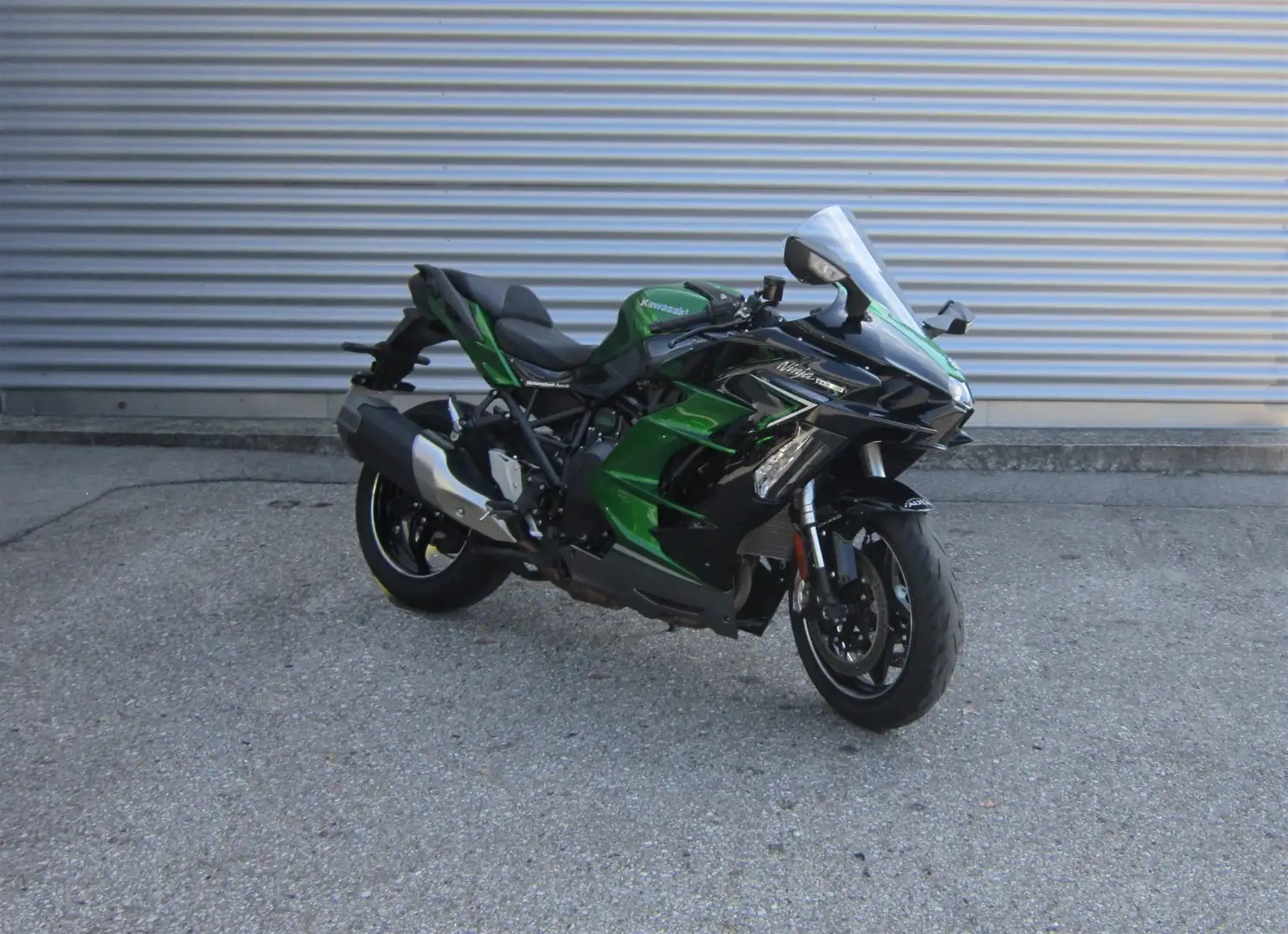 Kawasaki Ninja H2 SX SE --- Junge gebrauchte --- Green - 1