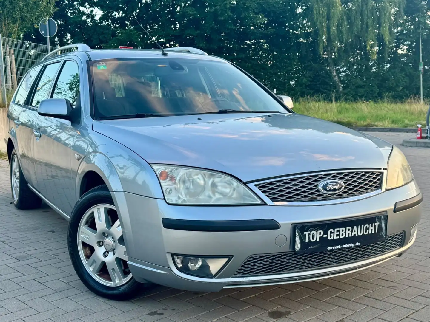 Ford Mondeo 1.8 Ghia Turnier+AHK+SITZHEIZ+ALU+TÜV NEU Silber - 2