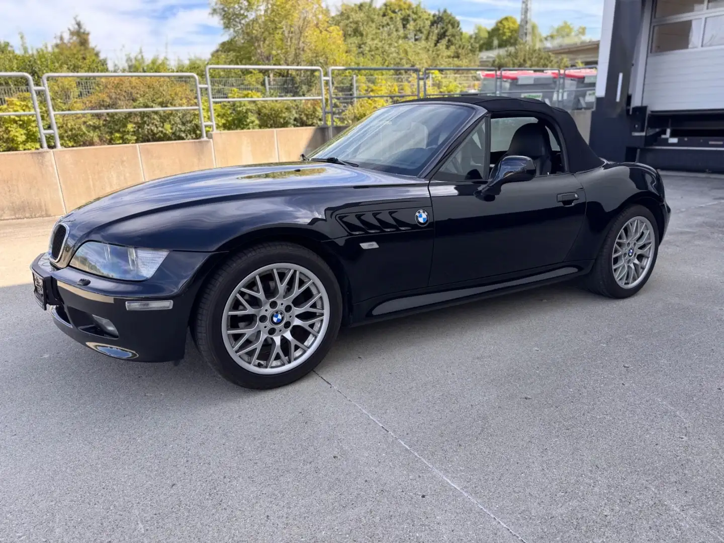 BMW Z3 Roadster 1.9i Sportsitze Klimaanlage 17-ZOLL Noir - 1