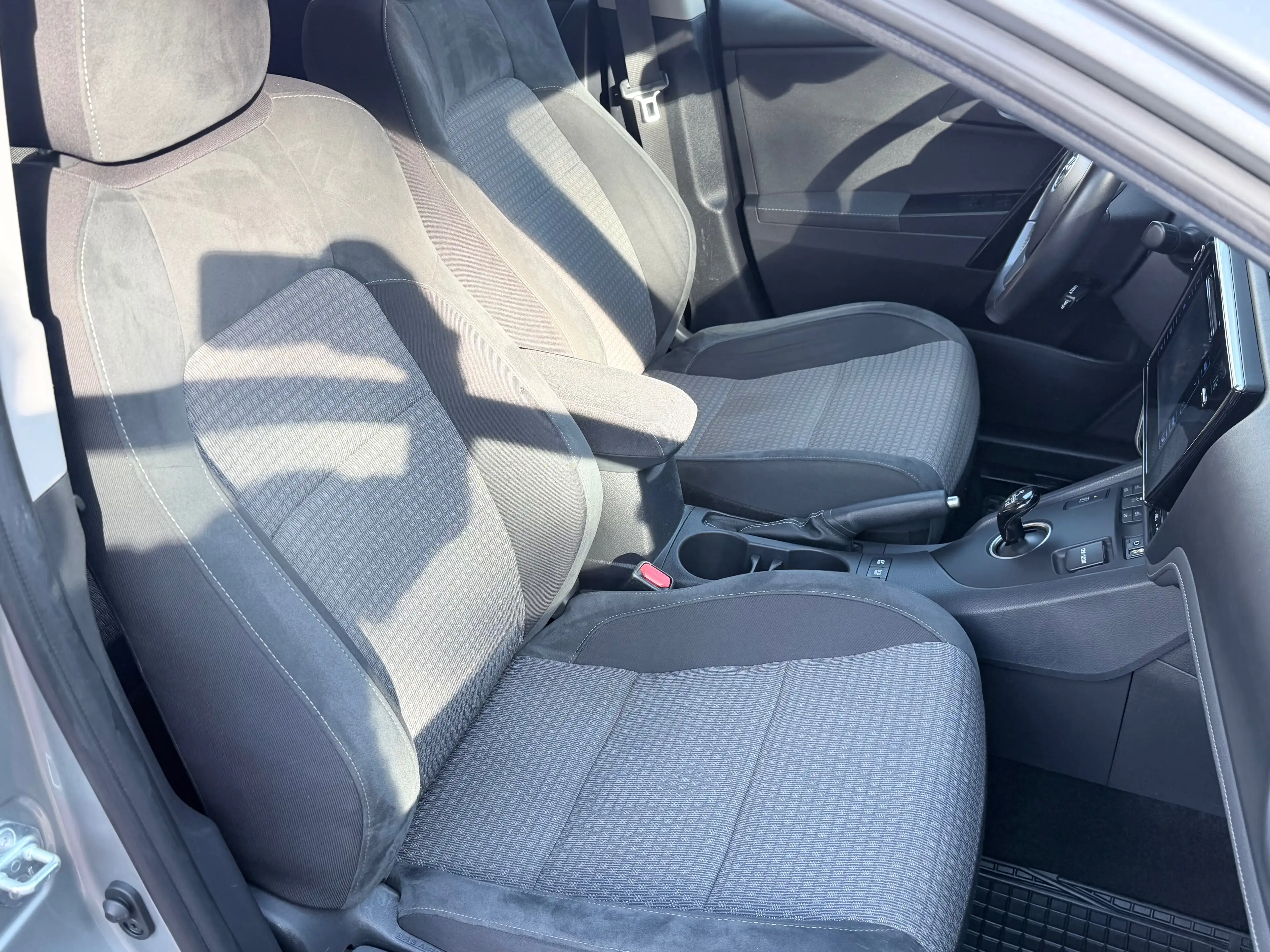 Toyota Auris Hybrid Team D/R-Kamera/Alu/LED/NSW/Keyless-Go — photo 8