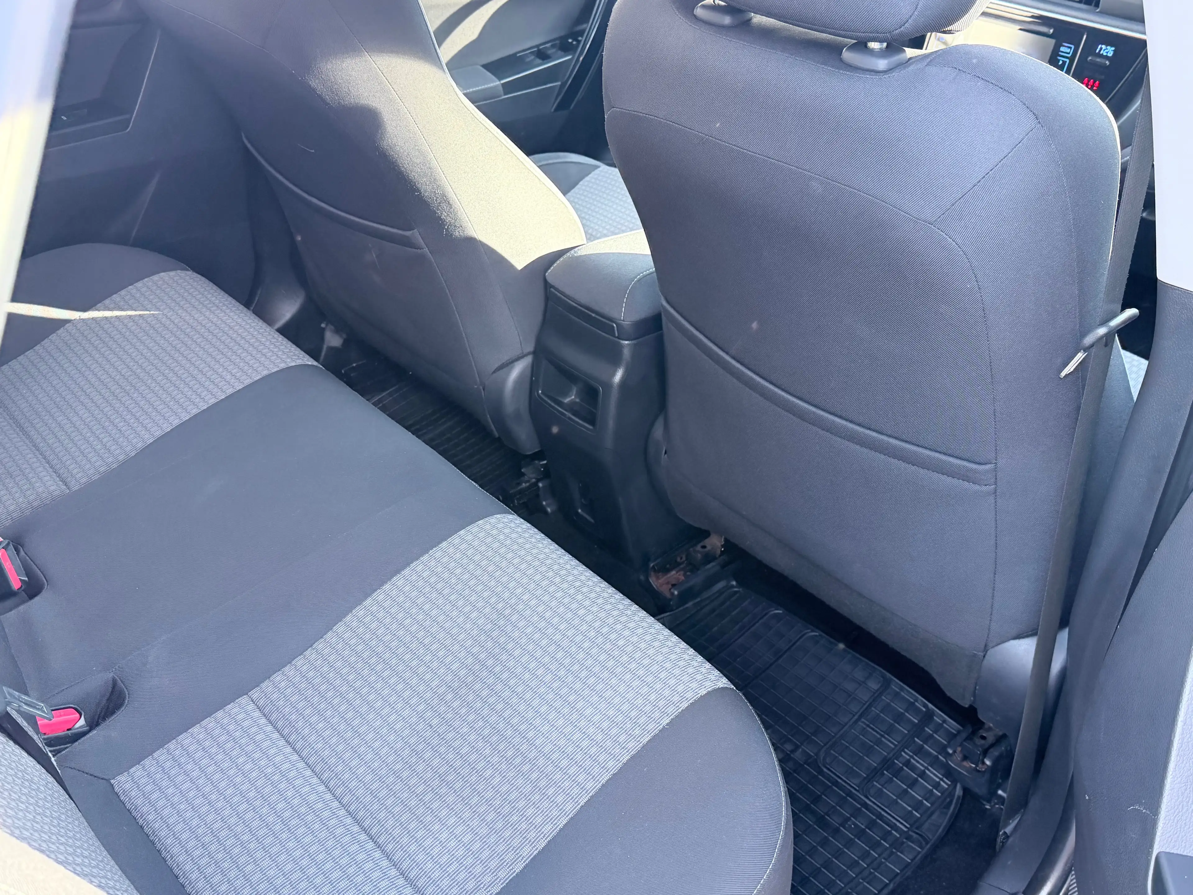Toyota Auris Hybrid Team D/R-Kamera/Alu/LED/NSW/Keyless-Go — photo 9