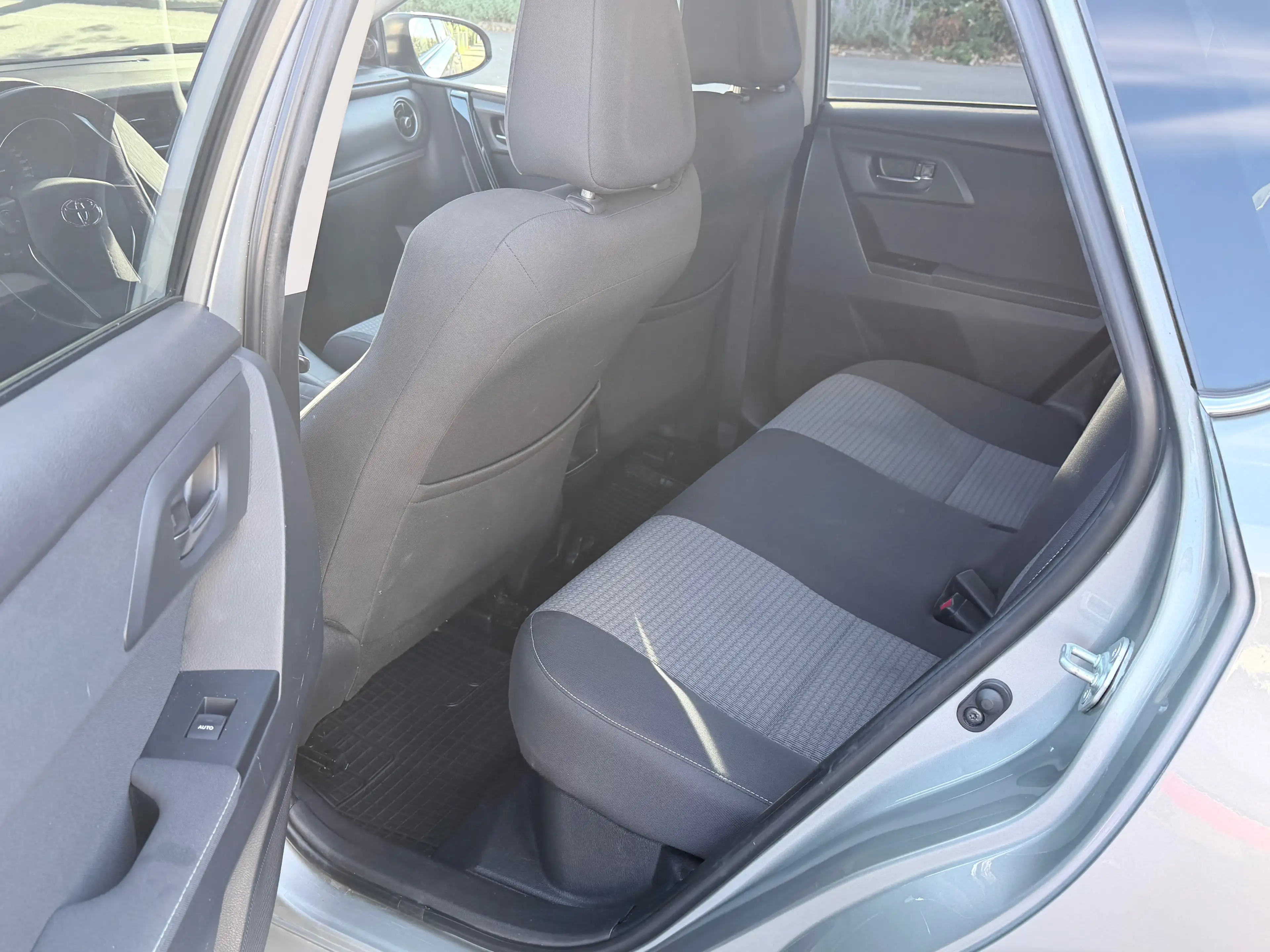 Toyota Auris Hybrid Team D/R-Kamera/Alu/LED/NSW/Keyless-Go — photo 13