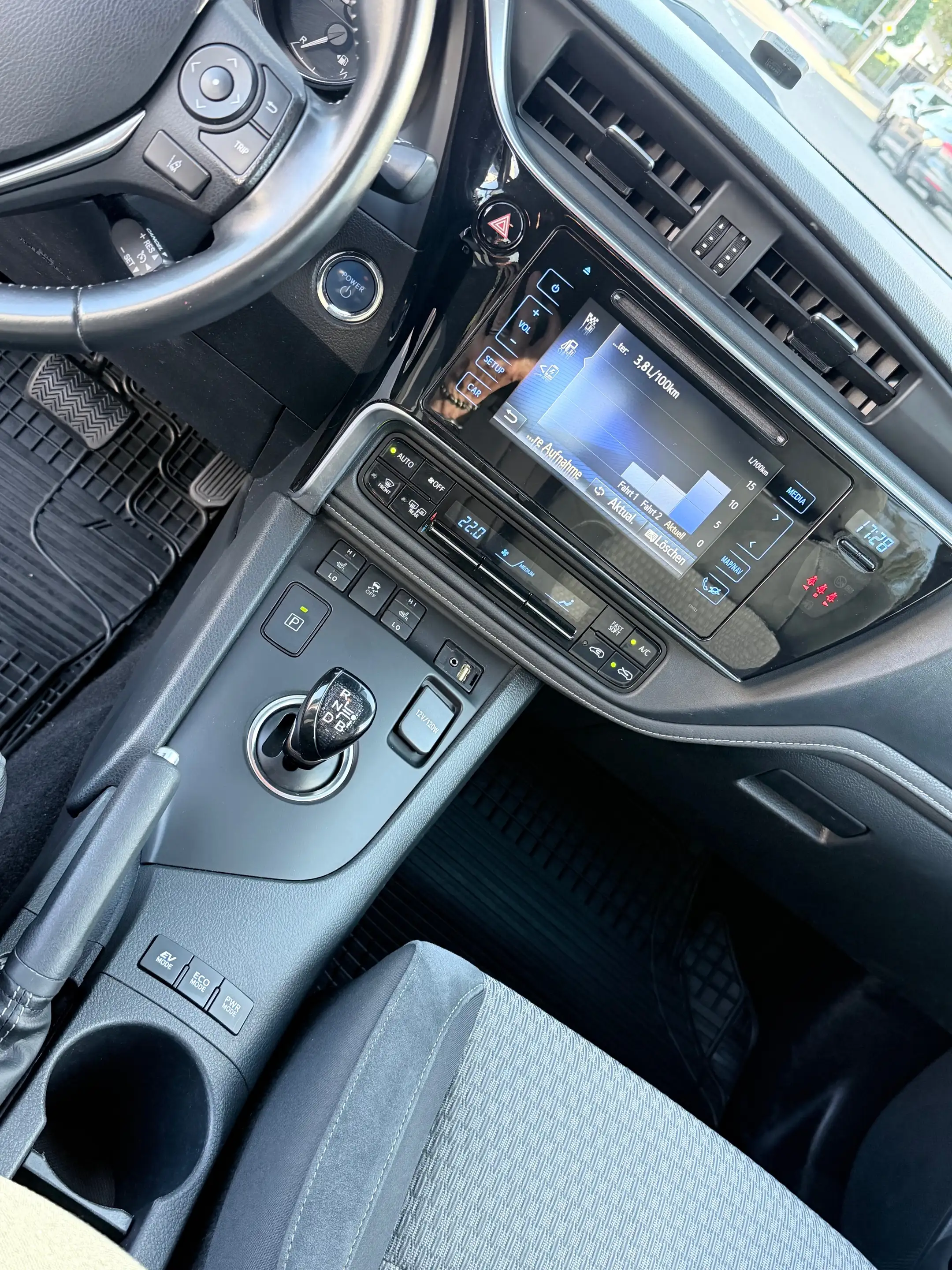 Toyota Auris Hybrid Team D/R-Kamera/Alu/LED/NSW/Keyless-Go — photo 15