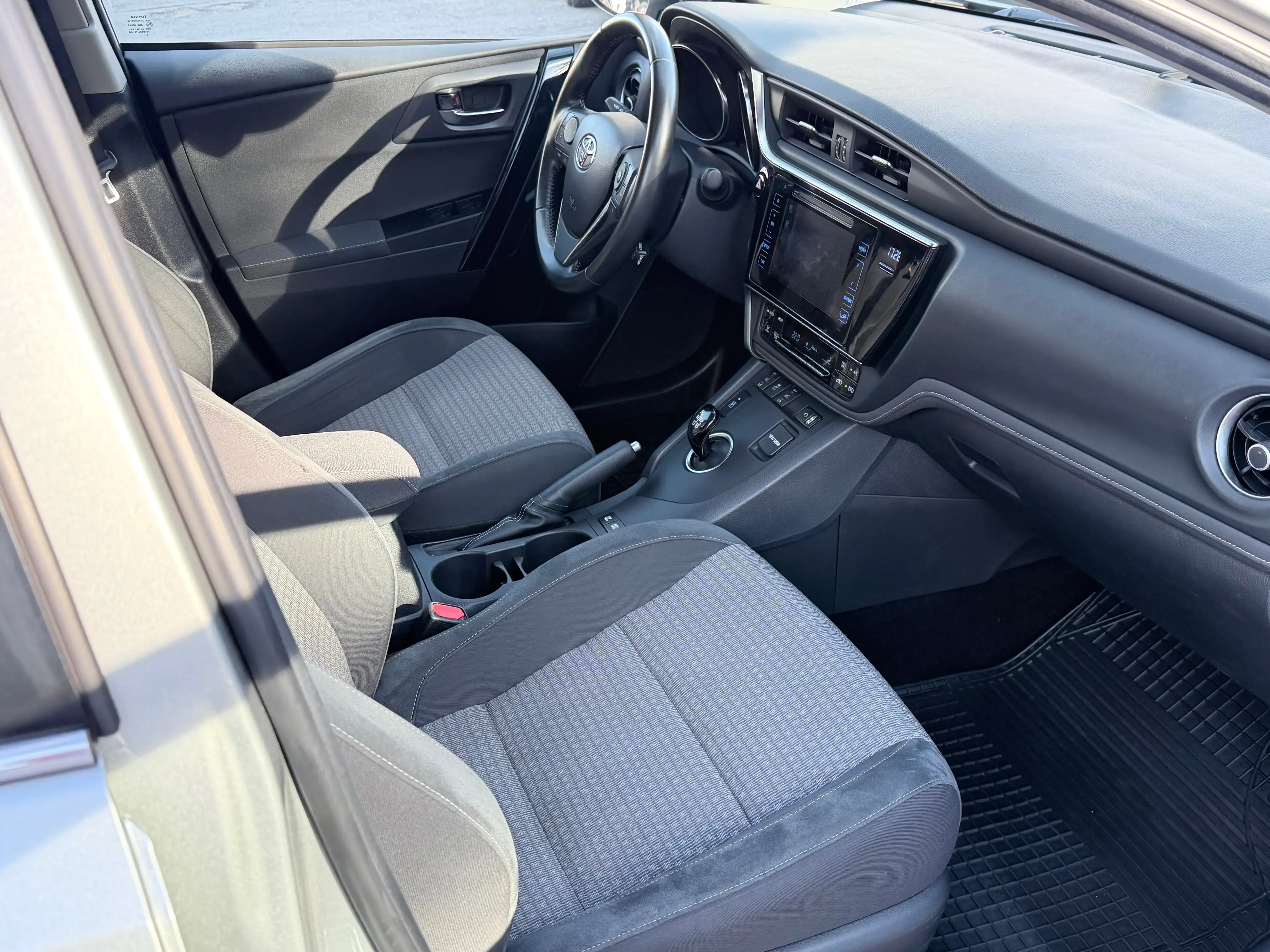 Toyota Auris Hybrid Team D/R-Kamera/Alu/LED/NSW/Keyless-Go — photo 7