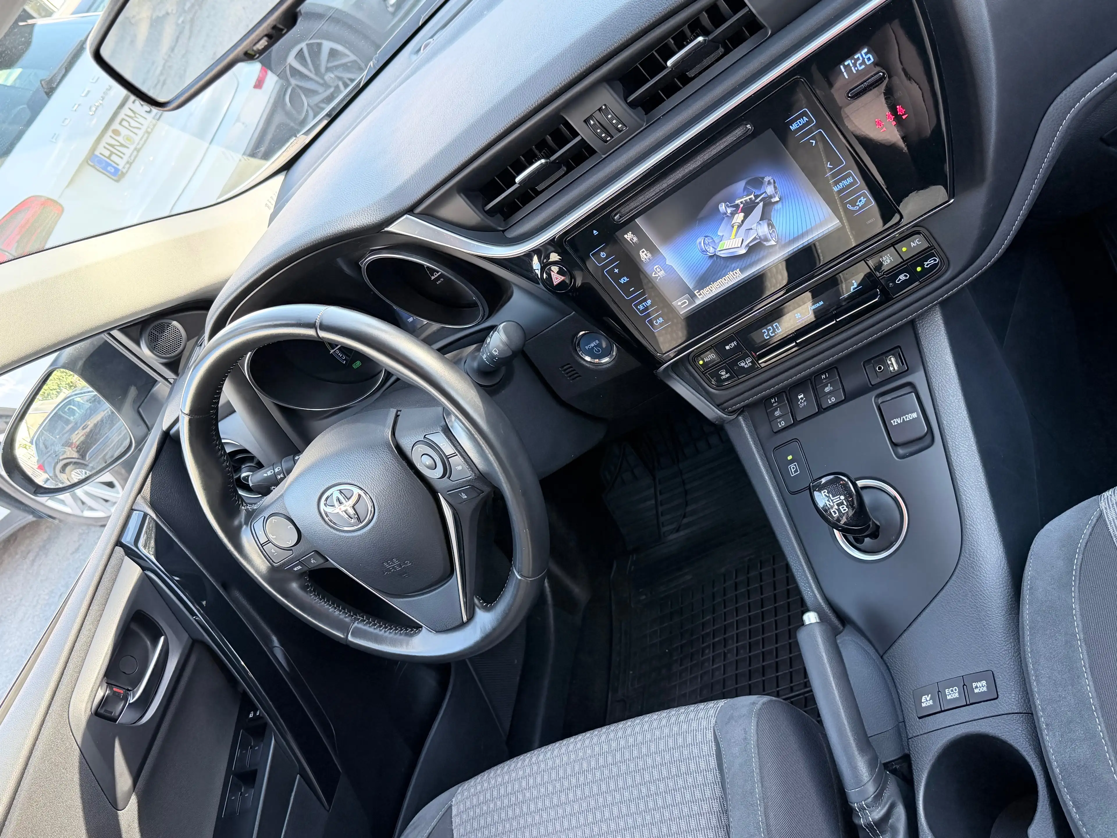 Toyota Auris Hybrid Team D/R-Kamera/Alu/LED/NSW/Keyless-Go — photo 10